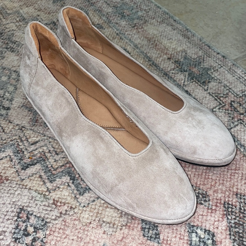 L’AmourDesPieds Suede Wedge Style Shoes • Sizw 9